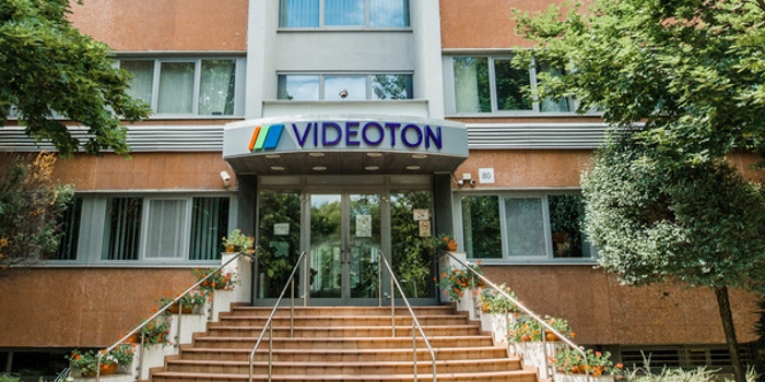 Videoton-entrence